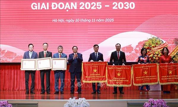 팜 밍 찡 총리, 외교부에 베트남 다자외교 수준 격상 요구