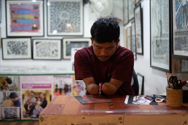 Mon Chea: ຈິດຕະກອນບໍ່ມີມືກັບມານະຈິດພິເສດ