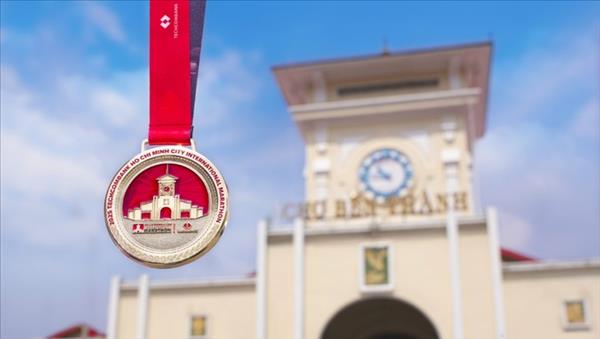 ງານແຂ່ງຂັນແລ່ນ ແລະ ລານສາກົນນະຄອນ ໂຮ່ຈີມິນ Techcombank 2025 ດຶງດູດນັກກິລາກວ່າ 20.000 ຄົນ