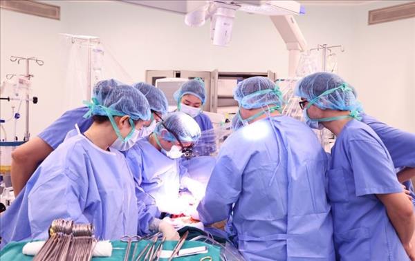 Greffe multi-organes réussie à lHôpital militaire central 108 : six vies sauvées grâce à un seul donneur