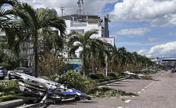 ປະຊາຄົມຊາວ ຫວຽດນາມ ອາໄສຢູ່ ອັງກິດ ຮ່ວມແຮງຮ່ວມໃຈໜູນຊ່ວຍຜູ້ປະສົບເຄາະຮ້າຍຈາກພາຍຸຢູ່ ຫວຽດນາມ