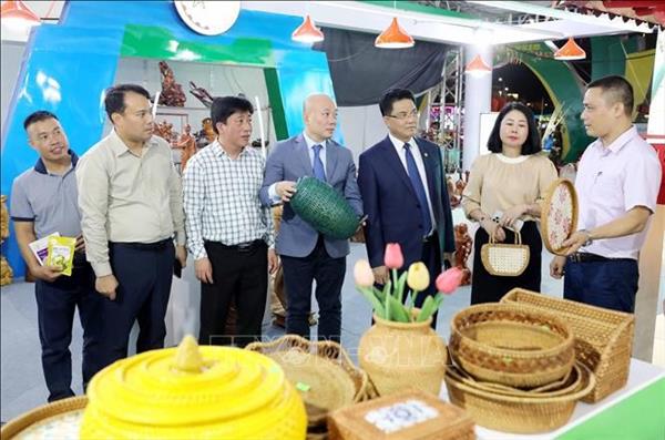 Inicia feria de promoción comercial del Delta del Río Rojo en Hung Yen