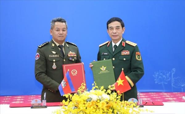 ຮັດ​ແໜ້ນ​ການ​ຮ່ວມ​ມື​ດ້ານ​ປ້ອງ​ກັນ​ຊາດ ຫວຽດ​ນາມ-ກຳ​ປູ​ເຈຍ, ສ້າງ​ເຂດ​ຊາຍ​ແດນ​ແຫ່ງ​ສັນ​ຕິ​ພາບ, ພັດ​ທະ​ນາ