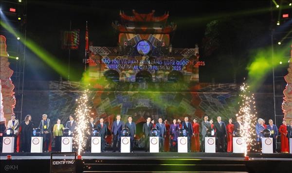 Hà Nội khai mạc Festival bảo tồn và phát triển Làng nghề Quốc tế 2025