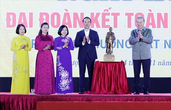 越共中央总书记苏林：弘扬五敢三同精神 共筑民族大团结家园