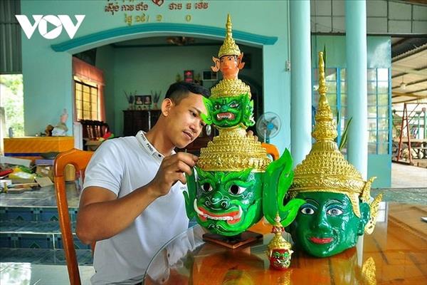 សិប្បកម្មធ្វើមកុដ របាំងមុខខ្មែរ - បេតិកភណ្ឌរស់រវើកក្នុងជីវភាពប្រចាំថ្ងៃ