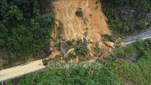 Floods, landslides leave 14 dead or missing in central region