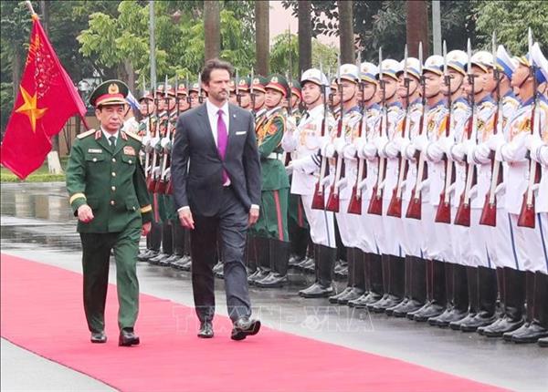 Vietnam y Eslovaquia fortalecen cooperación en defensa
