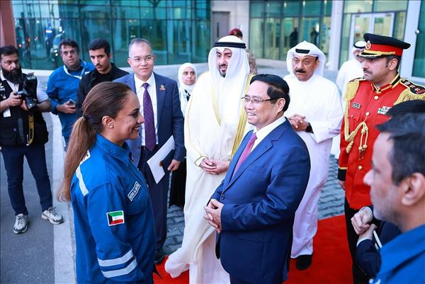 Thủ tướng Phạm Minh Chính thăm Tổ hợp lọc hóa dầu Al-zour và làm việc với Quỹ Kuwait vì sự phát triển kinh tế Arập
