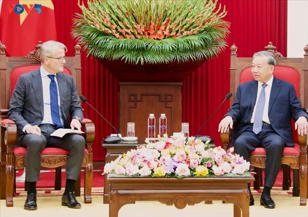 អគ្គលេខាបក្ស លោក តូ ឡឹម អញ្ជើញទទួលជួបលោក Vincent Clerc នាយកសម្ព័ន្ធក្រុមហ៊ុន A.P.Moller - Maersk