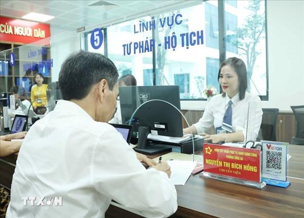 Hanoi residents to benefit from boundary-free administrative processing