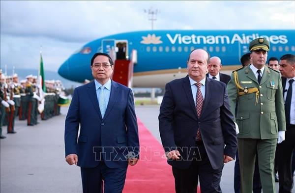 Le Premier ministre Pham Minh Chinh et son épouse entament une visite officielle en Algérie