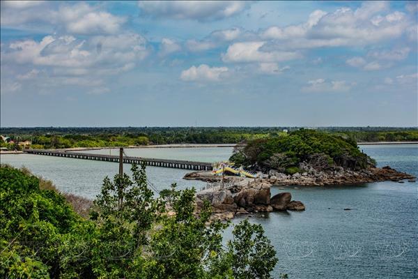 Hòn Đá Bạc - Vẻ đẹp huyền thoại nơi cực Nam Tổ quốc