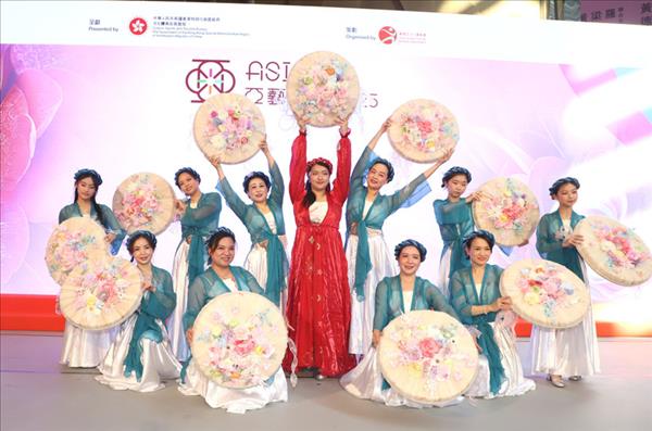 越南传统文化亮相中国香港亚洲文化艺术节