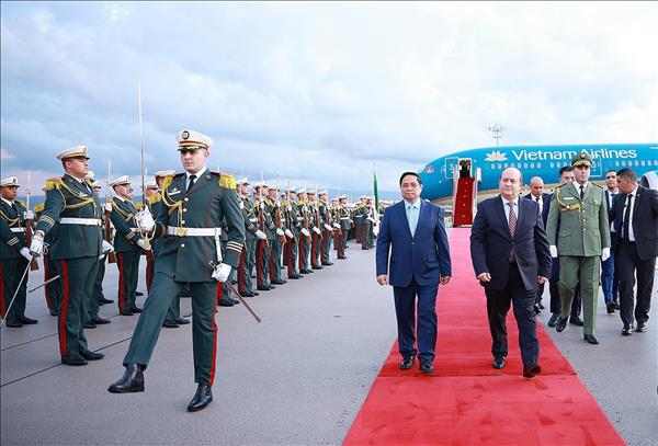 Thủ tướng Phạm Minh Chính và Phu nhân bắt đầu thăm chính thức Algeria