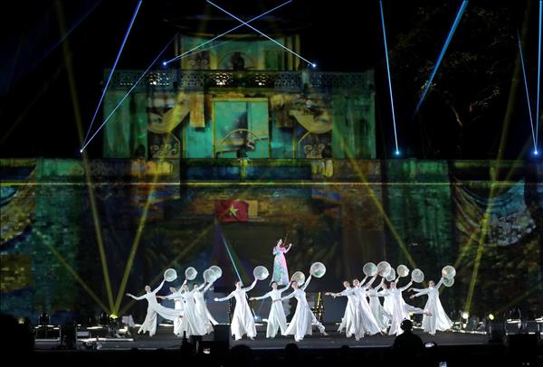 Đêm thời trang Bước chân Di sản- nơi kết nối trái tim 