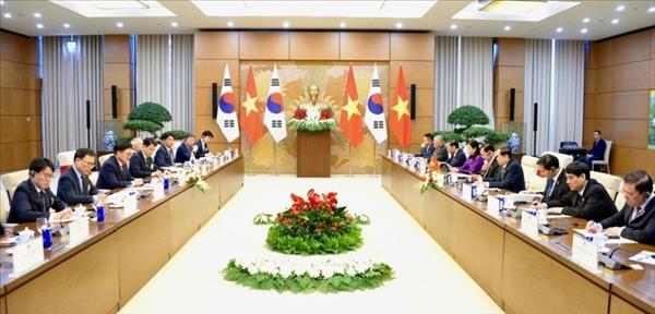 ທ່ານປະທານສະພາແຫ່ງຊາດ ເຈິ່ນແທັງເໝີນ ດຳເນີນການພົບປະເຈລະຈາກັບທ່ານປະທານສະພາແຫ່ງຊາດ ສ.ເກົາຫຼີ