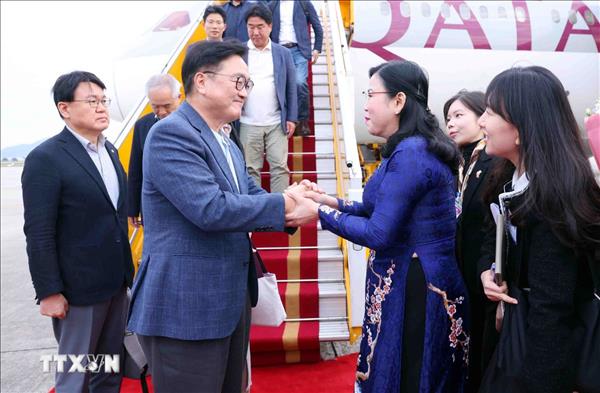 우원식 韓 국회의장 내외,  베트남 공식 방문 시작