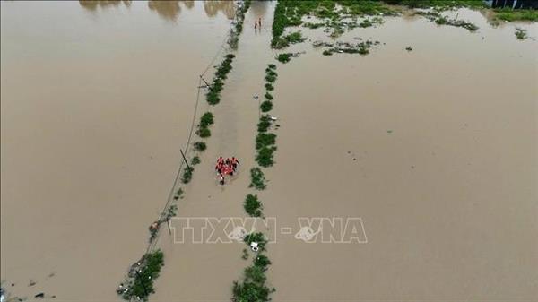 Khanh Hoa: Over 300 naval officers, soldiers deployed for rescue mission as floods threaten historic levels