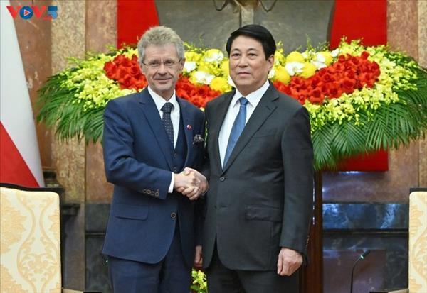 ប្រធានរដ្ឋវៀតណាមលោក លឿង គឿង ទទួលជួបប្រធានព្រឹទ្ធសភានៃសាធារណរដ្ឋឆែក