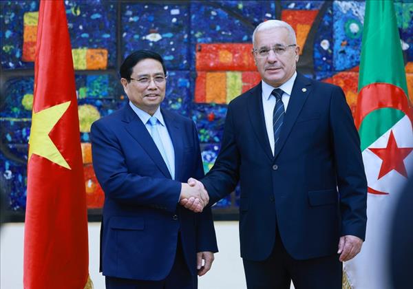Le Premier ministre vietnamien rencontre le président de lAssemblée populaire nationale dAlgérie