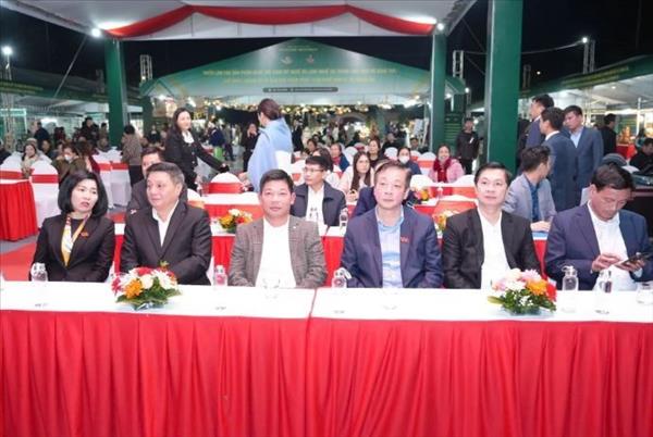 Hanoi inaugura exposición de productos OCOP y artesanía tradicional