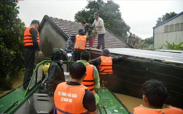 ສຸມ​ທຸກ​ແຫຼ່ງ​ກຳ​ລັງ​ເພື່ອ​ກູ້​ເອົາ​ຊີ​ວິດ​ຄົ​ນໃນ​ສະ​ພາບຝົນ​ຕົກ​ນ້ຳ​ຖ້ວມ