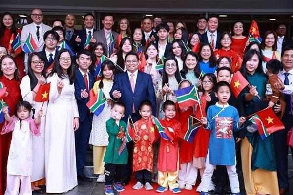 PM meets with Vietnamese community in South Africa