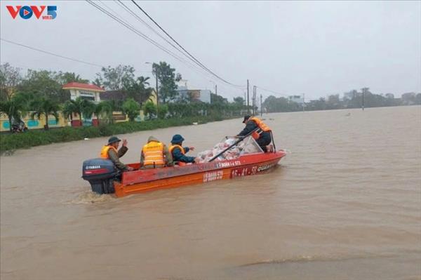ទឹកជំនន់បានស្រកចុះ បណ្តាខេត្ត Gia Lai Khanh Hoa និង Dak Lak ប្រញាប់ប្រញាលជួយសង្គ្រោះប្រជាជន