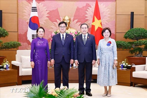 Le président de lAN de la R. de Corée termine sa visite officielle au Vietnam