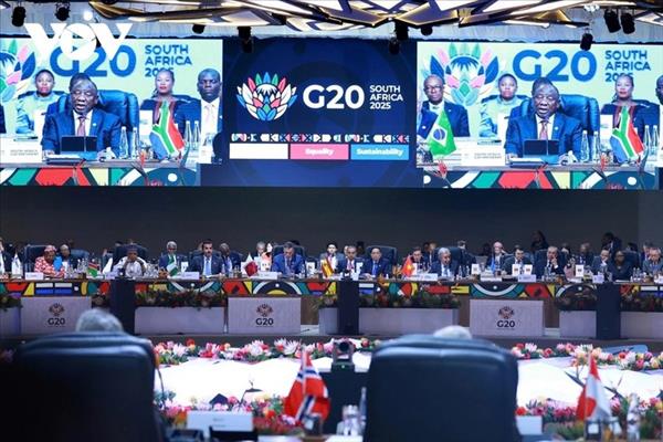 នាយករដ្ឋមន្ត្រី លោកផាម មិញជីញ ដាក់ចេញសំណើរធានាយុទ្ធសាស្ត្រចំនួន ៣ លើការជំរុញកំណើន