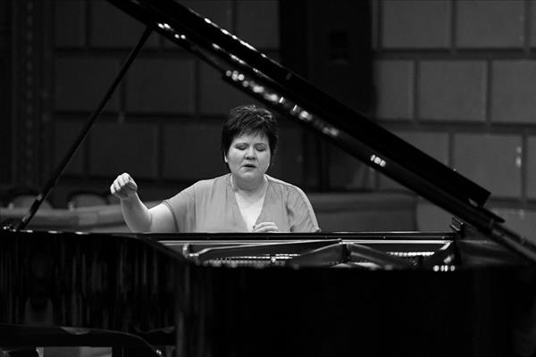 La célèbre pianiste française Dana Ciocarlie effectuera une tournée exceptionnelle au Vietnam