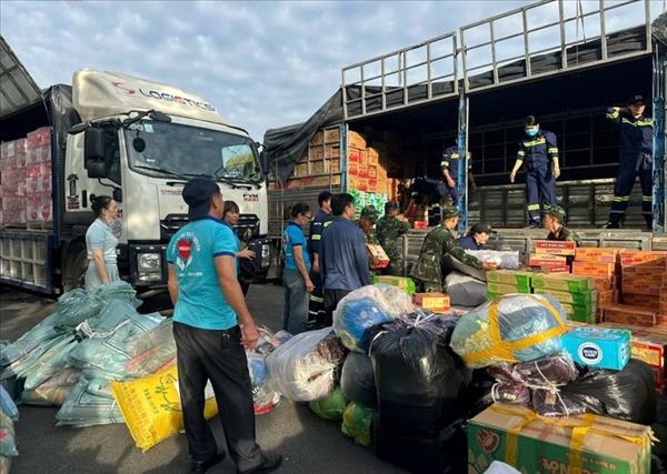 ຄະນະຂົນຂວາຍການກູ້ໄພກູ້ຊີບສູນກາງຈັດແບ່ງຈຳນວນເງິນ 80 ຕື້ດົ່ງໜູນຊ່ວຍ 4 ແຂວງແກ້ໄຂຜົນເສຍຫາຍຈາກຝົນຕົກ, ນ້ຳຖ້ວມ