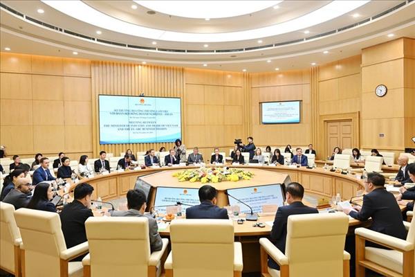 Vietnam, EU seek to expand cooperation in trade, investment