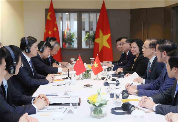 Bộ trưởng Ngoại giao Lê Hoài Trung hội đàm với Chủ tịch Khu tự trị Quảng Tây (Trung Quốc) Vi Thao