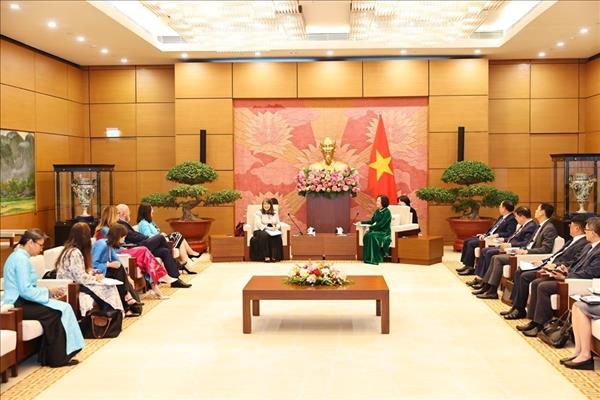 Phó Chủ tịch Quốc hội Nguyễn Thị Thanh tiếp lãnh đạo Quỹ Nhi đồng Liên hợp quốc (UNICEF) và Ủy ban Liên hợp quốc về Quyền Trẻ em (CRC)