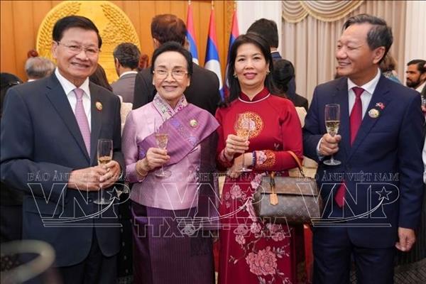 ឡាវអះអាងថា ប្រទេសមិត្តភក្តិនិងអង្គការអន្តរជាតិនានា បានរួមចំណែកយ៉ាងសំខាន់ដល់ដំណើរការ ៥០ឆ្នាំ នៃការអភិវឌ្ឍ