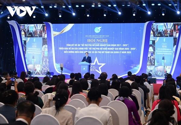 លោកនាយករដ្ឋមន្ត្រីអញ្ជើញចូលរួមសន្និសីទបូកសរុបនូវគម្រោងឧបត្ថម្ភស្ត្រីចាប់ផ្តើមអាជីវកម្ម