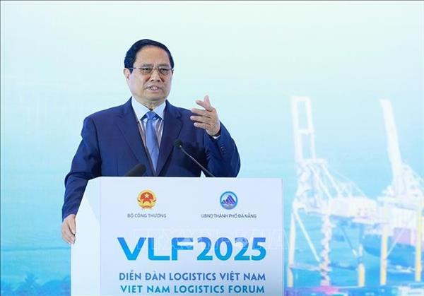 Le PM appelle à faire du Vietnam un hub logistique régional, continental et mondial