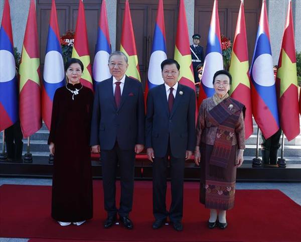 ພິທີຕ້ອນຮັບຢ່າງສົມກຽດ ສະຫາຍ ເລຂາທິການໃຫຍ່ ໂຕເລີມ ແລະ ພັນລະຍາ ທີ່ ນະຄອນຫຼວງ ວຽງຈັນ 