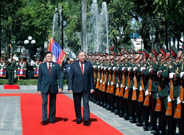 Efectúan ceremonia de bienvenida al líder partidista vietnamita en Vientiane