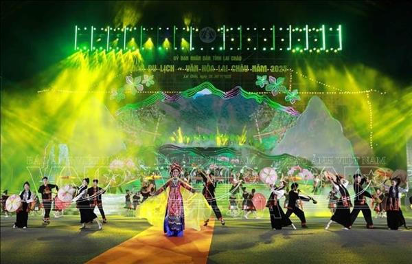 越中文艺交流晚会在莱州省举行