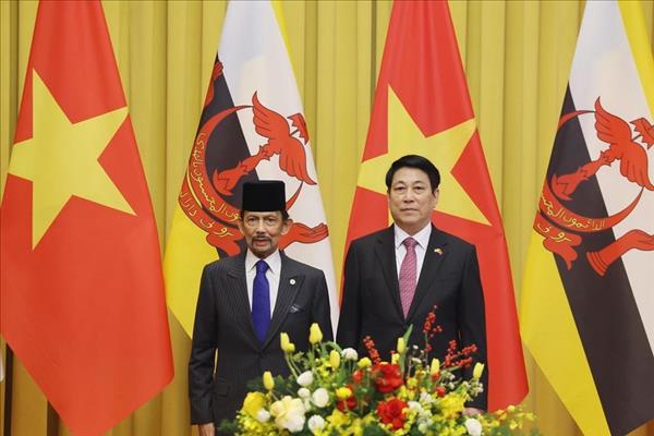 Sultán de Brunéi concluye su visita de Estado a Vietnam
