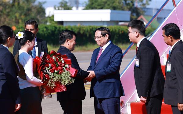 PM arrives in Vientiane for high-level Party meeting, Vietnam–Laos Intergovernmental Committees 48th meeting
