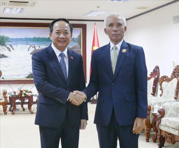 Vietnam y Laos refuerzan cooperación en comunicación sobre sus lazos especiales