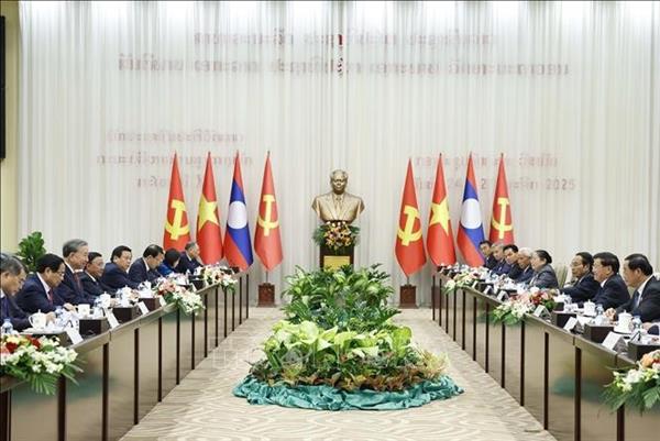 ການນຳ​ຂັ້ນ​ສູງ ຫວຽດ​ນາມ - ລາວ: ສາຍ​ພົວ​ພັນ 2 ປະ​ເທດ​ແມ່ນ​ບຸ​ລິ​ມະ​ສິດ​ແຖວ​ໜ້າ​ໃນ​ນະ​ໂຍ​ບາຍ​ການຕ່າງ​ປະ​ເທດ