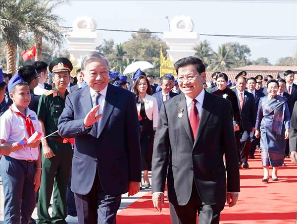 Le Vietnam et le Laos publient une Déclaration commune