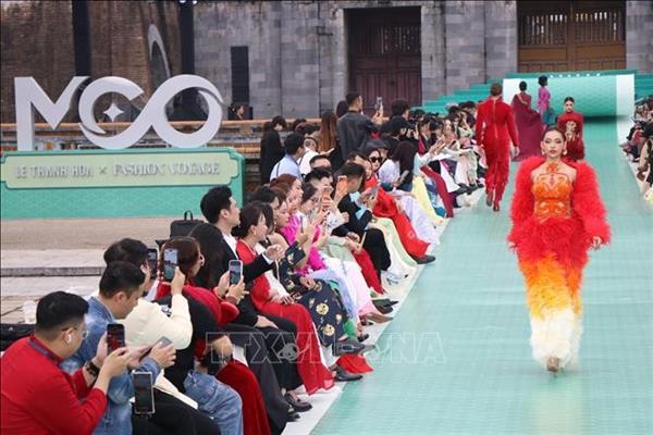 Fashion showcase opens Miss Cosmo 2025 journey in Hue