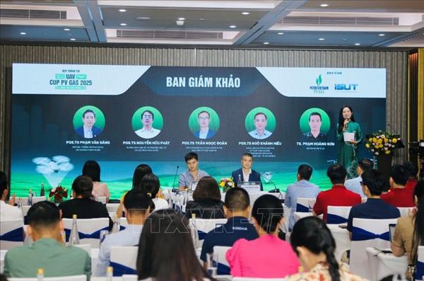 Hanoï donne le coup denvoi de lUAV Cup PV GAS 2025