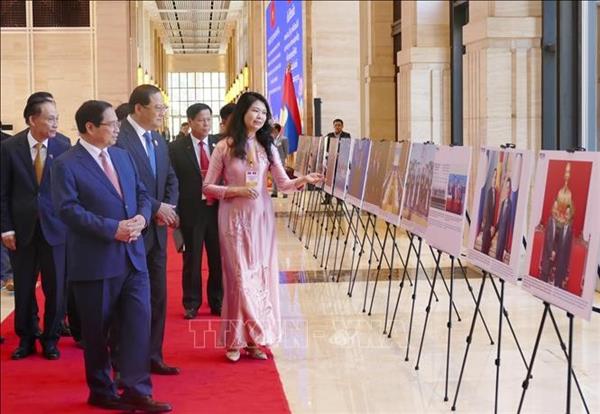 VNA launches photo display of Vietnam-Laos ties in Vientiane